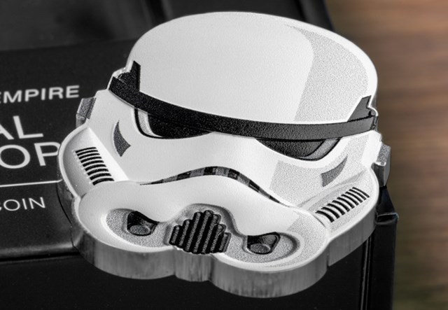 Star Wars Stormtooper Silver 1Oz Lifestyle 02