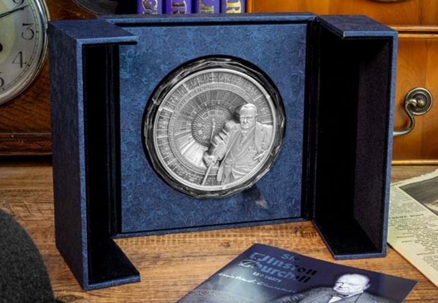 Churchill 1KG Coin Lifestyle 04