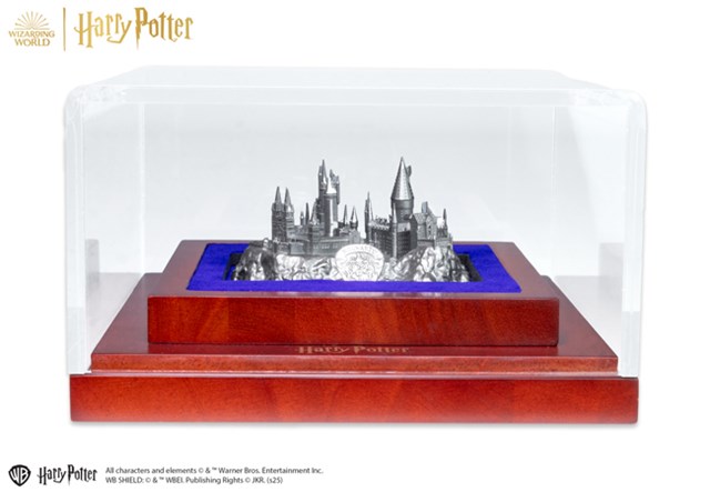 3D Hogwarts Castle On Display 04 1