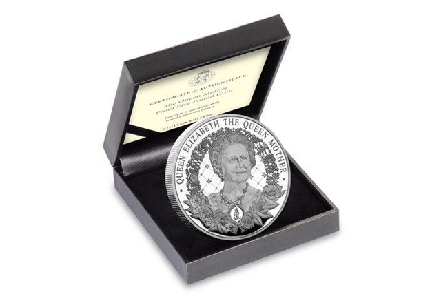Queen Mother 125Th Birthday Cuni Proof £5 Coin Box Shot