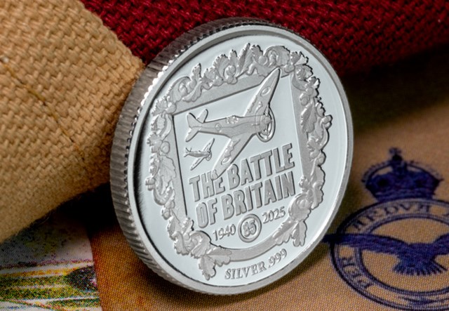 Battle Of Britain Silver Sovereign Set Lifestyle 03