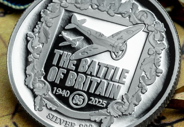 Battle Of Britain Silver Sovereign Set Lifestyle 04