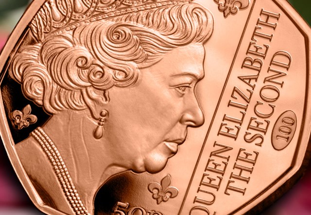 2026 QEII 100 Gold Single 50P Lifestyle 03