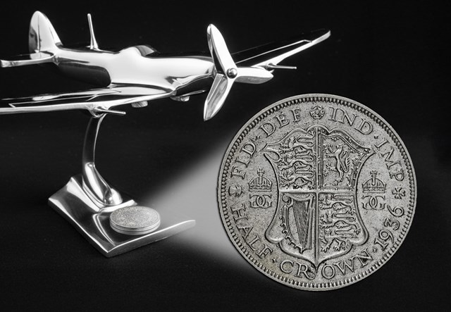 Spitfire Model Statue Images Coin Pull Out 1300X900