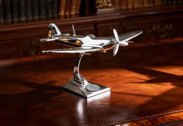 Spitfire Model Statue Images Side Angle Mid 1300X900