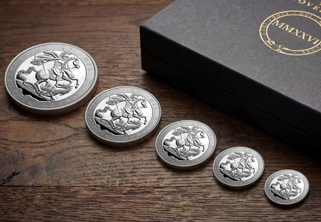 5 Silver Sov Set Lifestyle 2