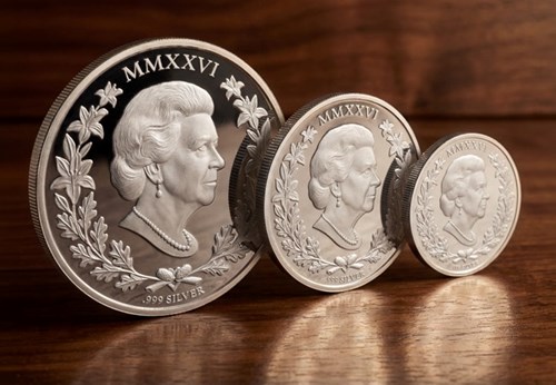 2026 QEII 100 Sovereign Silver Set Lifestyle 1